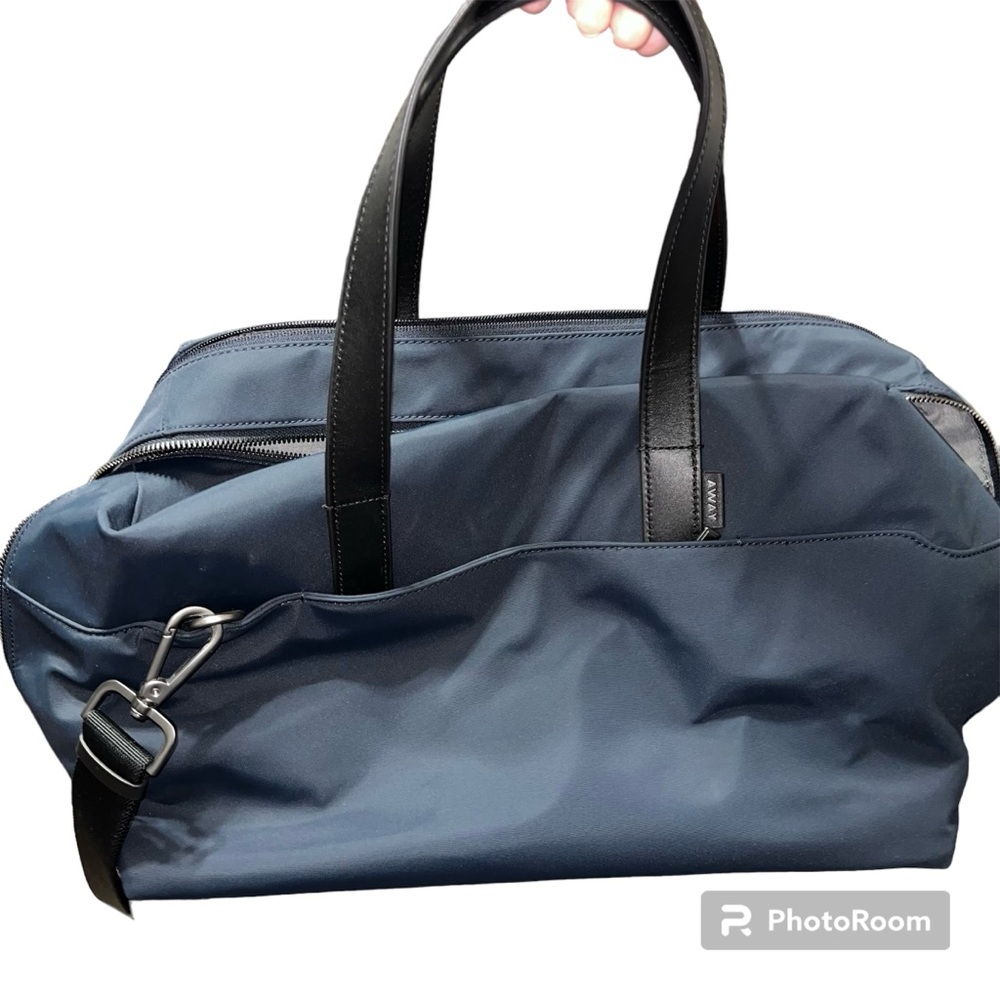 Away Everywhere Bag in Navy